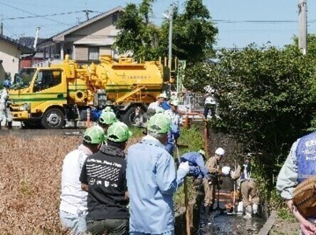 浚渫作業状況（大橋・遠景）の写真