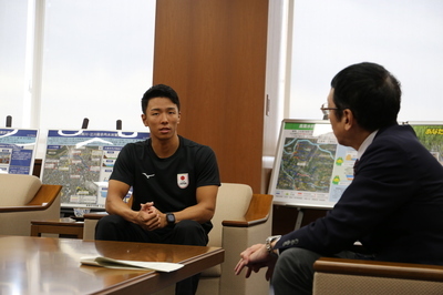 大会への意気込みを語る下川選手