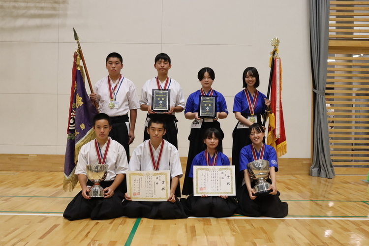 優勝校男女の写真