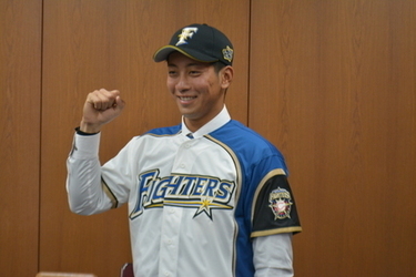 ユニフォームを着た古川さん