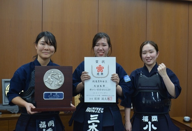 選手3人の集合写真