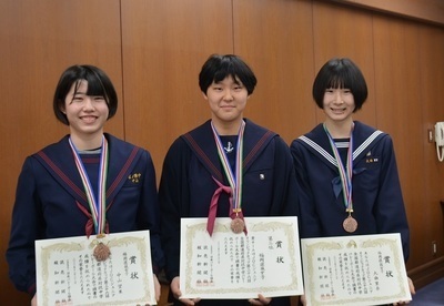 選手3人の集合写真