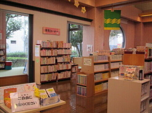 城島図書館内観