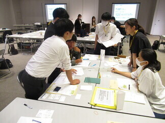 令和６年度２年目社員向け研修ワークの様子